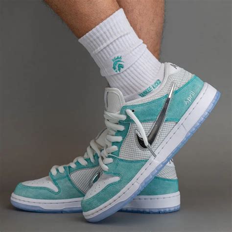 nike dunk april 2023